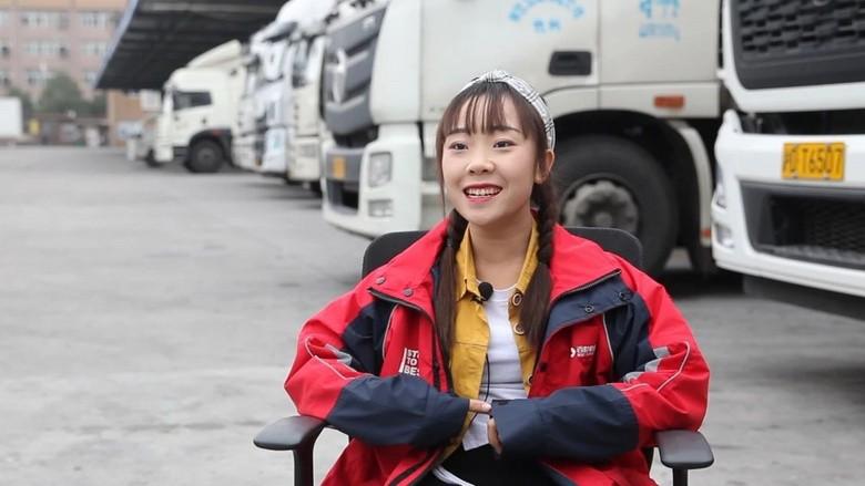 回顾95后女卡车司机:6000块被卖,两次离婚,却被奥斯卡导演看中