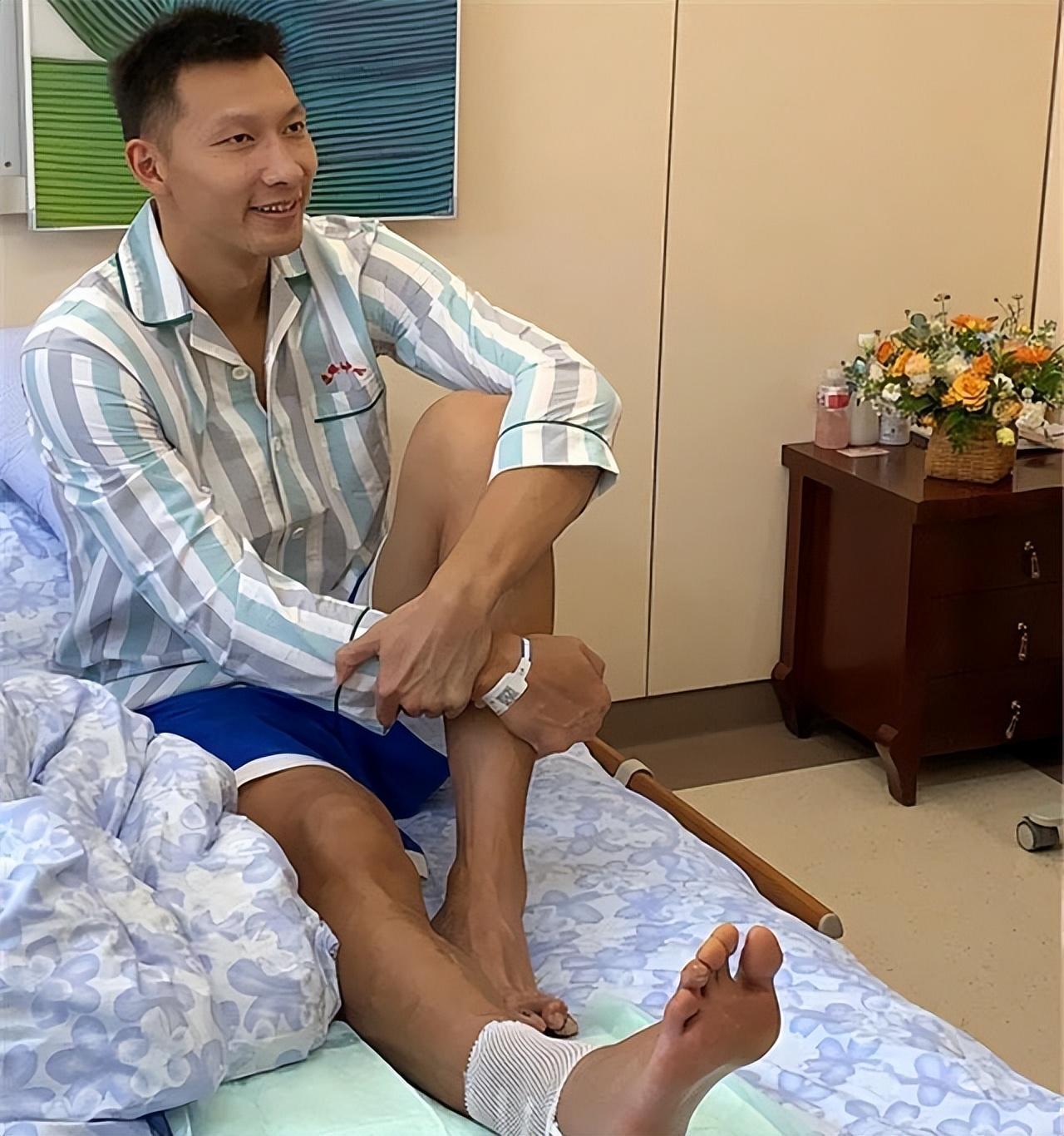 易建联赴美和家人团圆!1000万豪宅曝光,模特妻子带2子定居美国