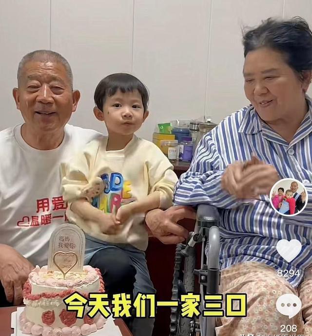 天赐71岁母亲车祸脑梗无人照看,父亲自称一家三口,家庭关系紧张