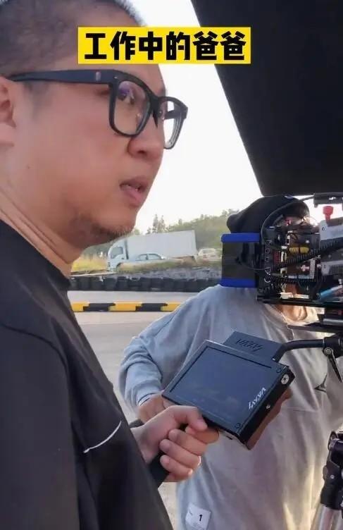 回顾:四川女人嫁给香港导演,拍短视频爆火,年入500万元