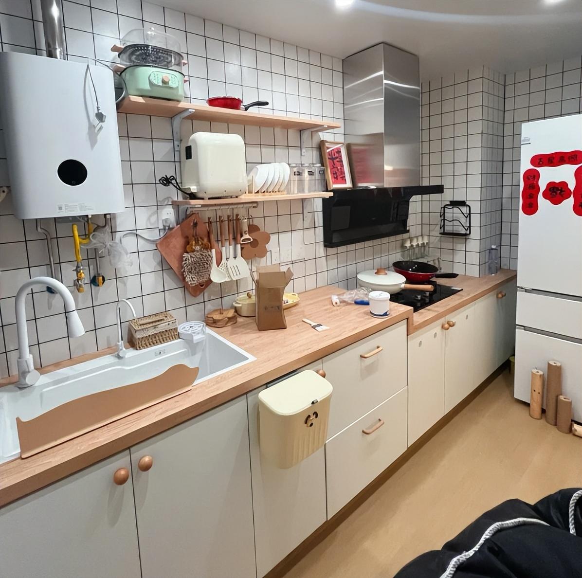 厨房不一定大就好,瞧瞧日本人布置的,整洁上档次,晒晒!