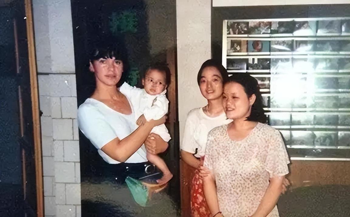 乔伊斯揭开身世之谜