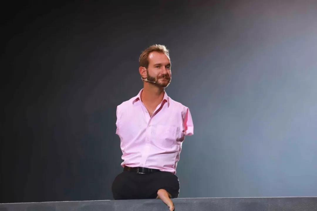 回顾袁立东:天生没手脚,宛如一个肉球,能娶妻生子,今年入百万