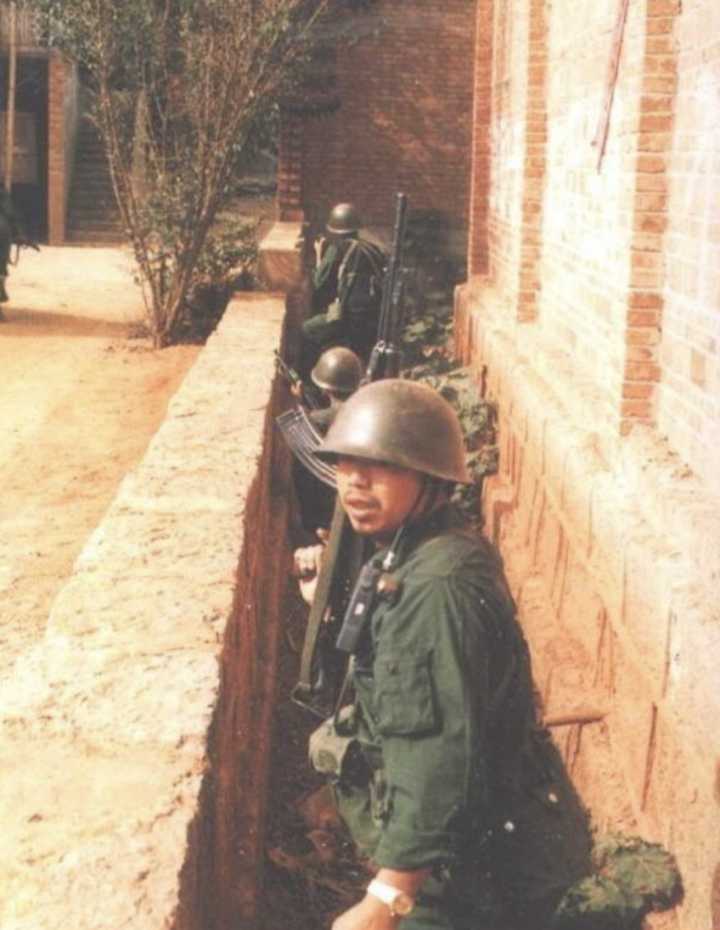 1992年,3000武警包围平远街,毒贩持火箭筒拒捕,最后被一网打尽