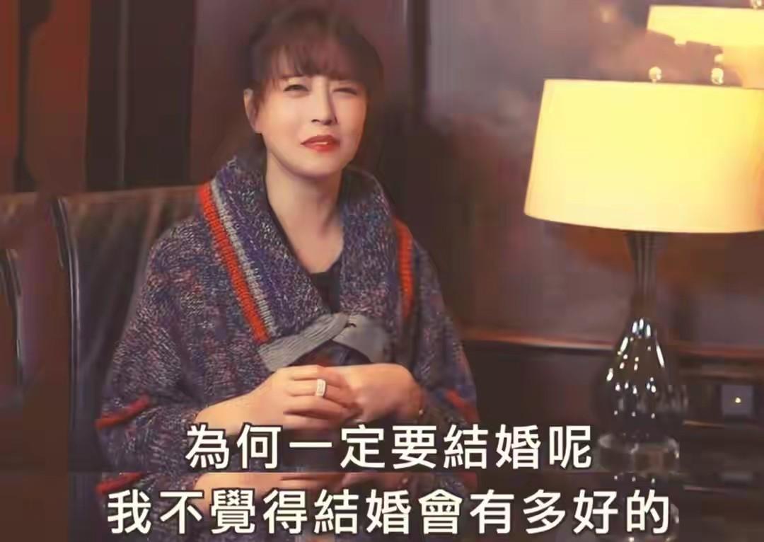 回顾周海媚:23岁嫁给吕良伟,一年后离婚,如今独居北京不婚不育