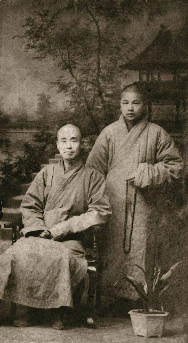 弘一法师圆寂前七天:拒绝吃药,将后事托与妙莲法师,并自写讣告