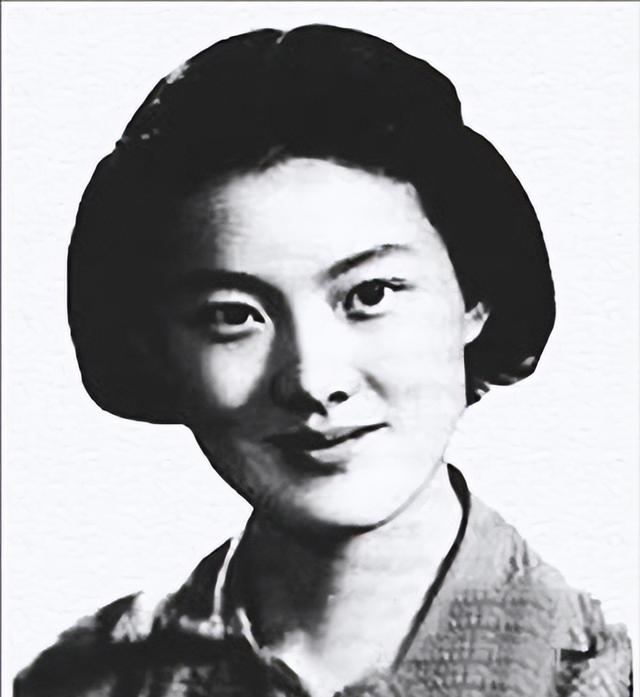 2008年章含之逝世后,外交部要求洪晃搬家,洪晃:这是刨我的根!