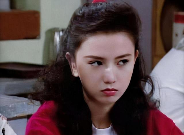 回顾曾华倩:和富豪老公离婚后,辛苦付出把儿子培养成了游泳健将