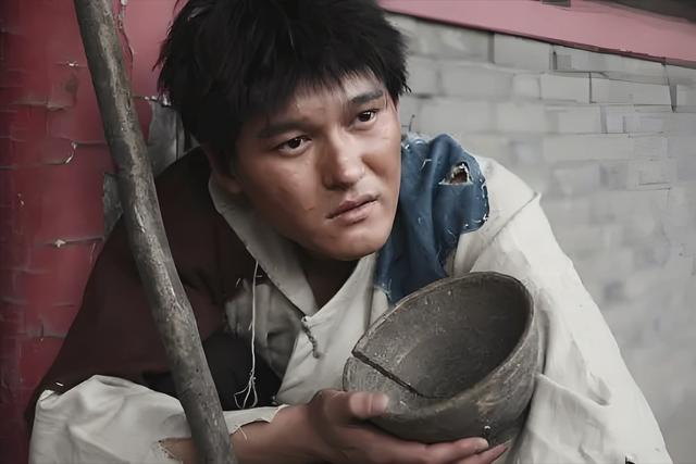 随后,王同山便打听到了十姑娘家的住址,来到了对方的家门口乞讨,十