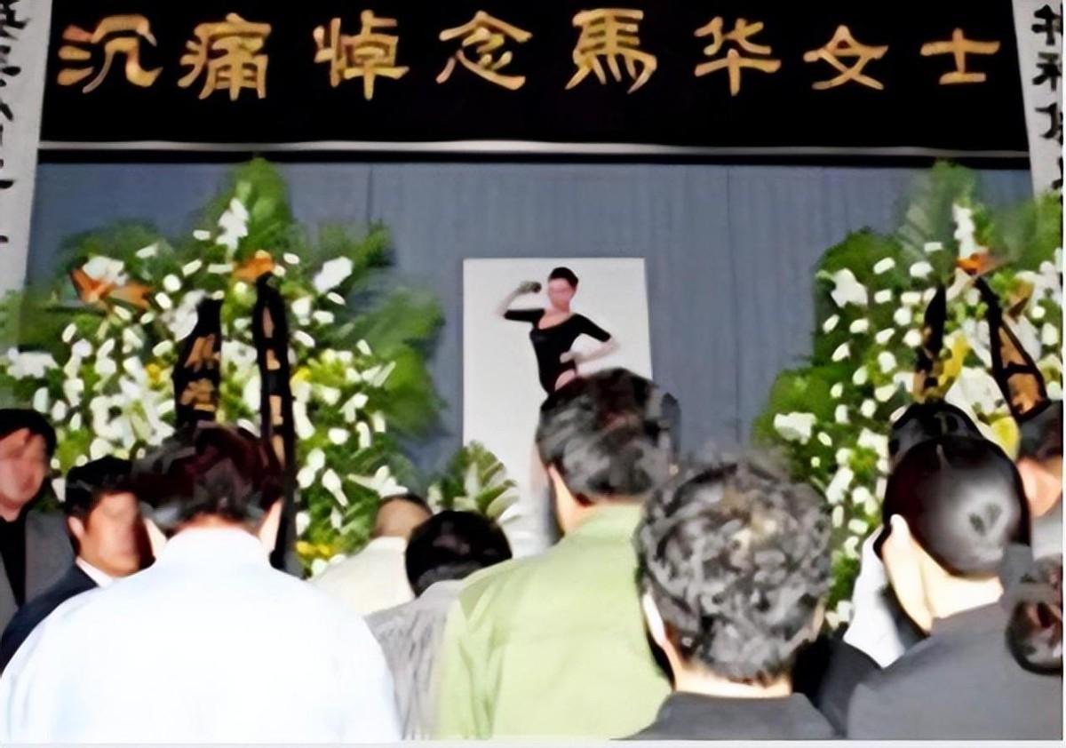 01年,41岁健美皇后马华突然去世:死前身上出现了大片红紫瘢痕!