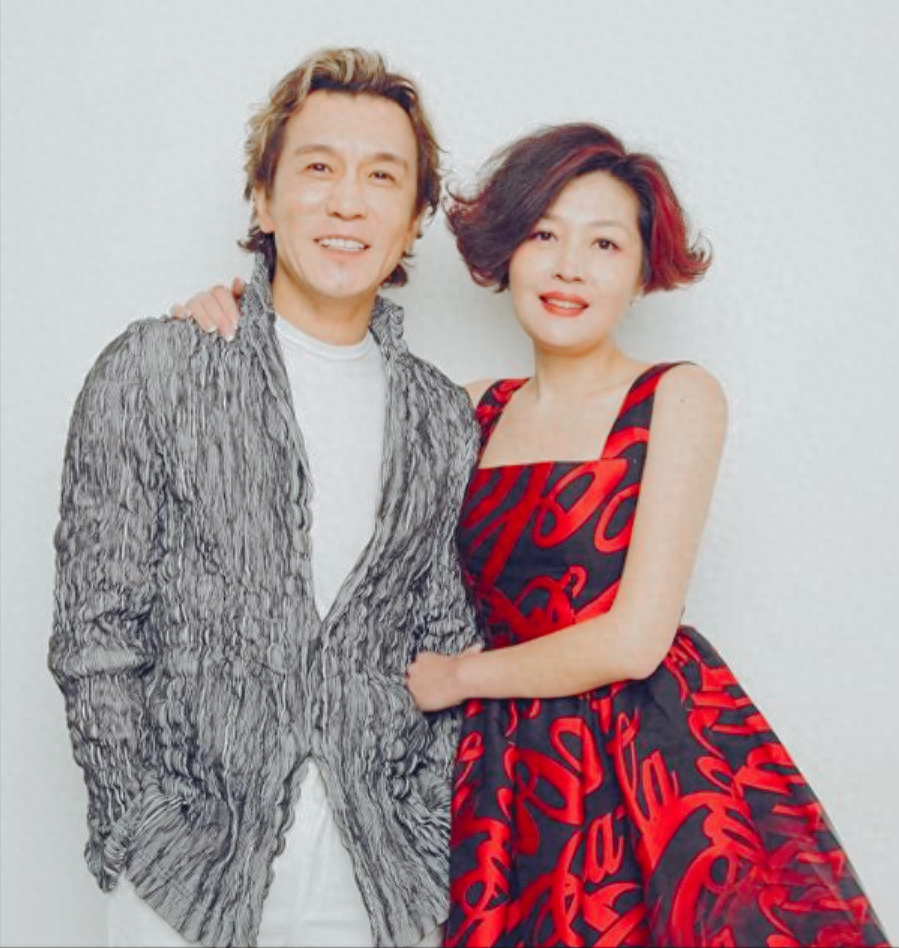 回顾李咏病逝,那个坚持不改嫁还做李家儿媳的哈文,现在怎么样了