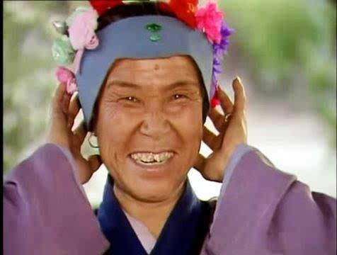 刘姥姥三进贾府,显示三种不同的智慧,人生低谷时可学她