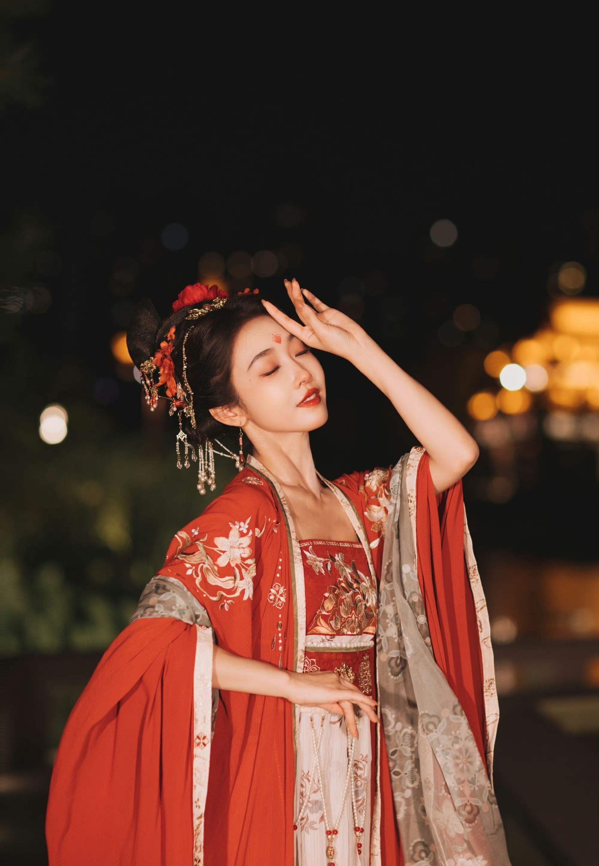 宣璐,一袭古装红衣,美美美!