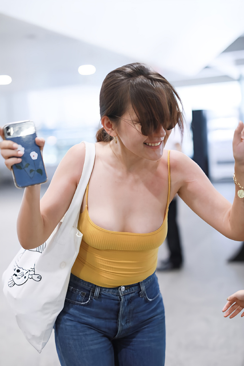 热依扎的性感身材,如夏日的阳光,热情奔放,令人心动.