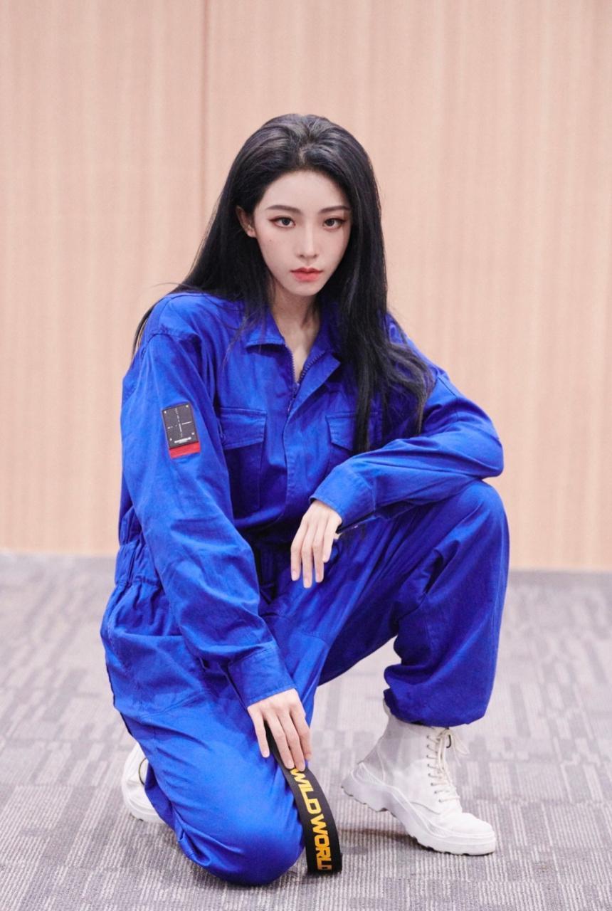 喻言收了粉丝好多礼物