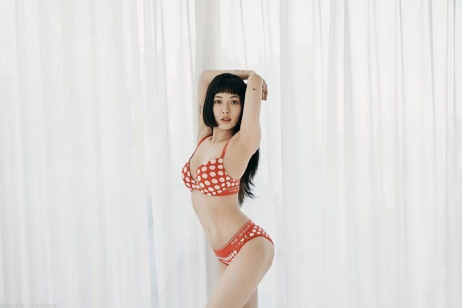金泫雅hyuna的内衣代言大片,犹如一场视觉盛宴,展现出她无与伦比的
