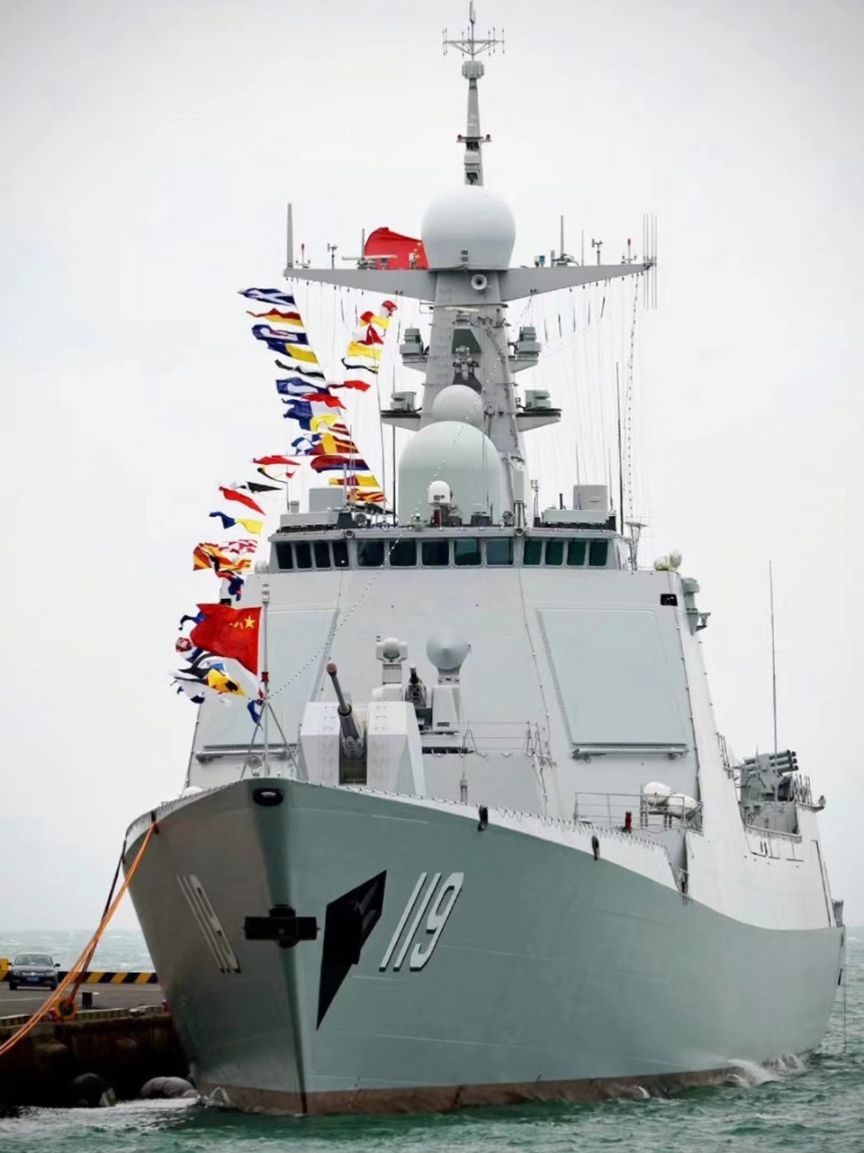 这是第八艘052d型驱逐舰—舷号119,隶属于海军北海舰队的贵阳号驱逐舰