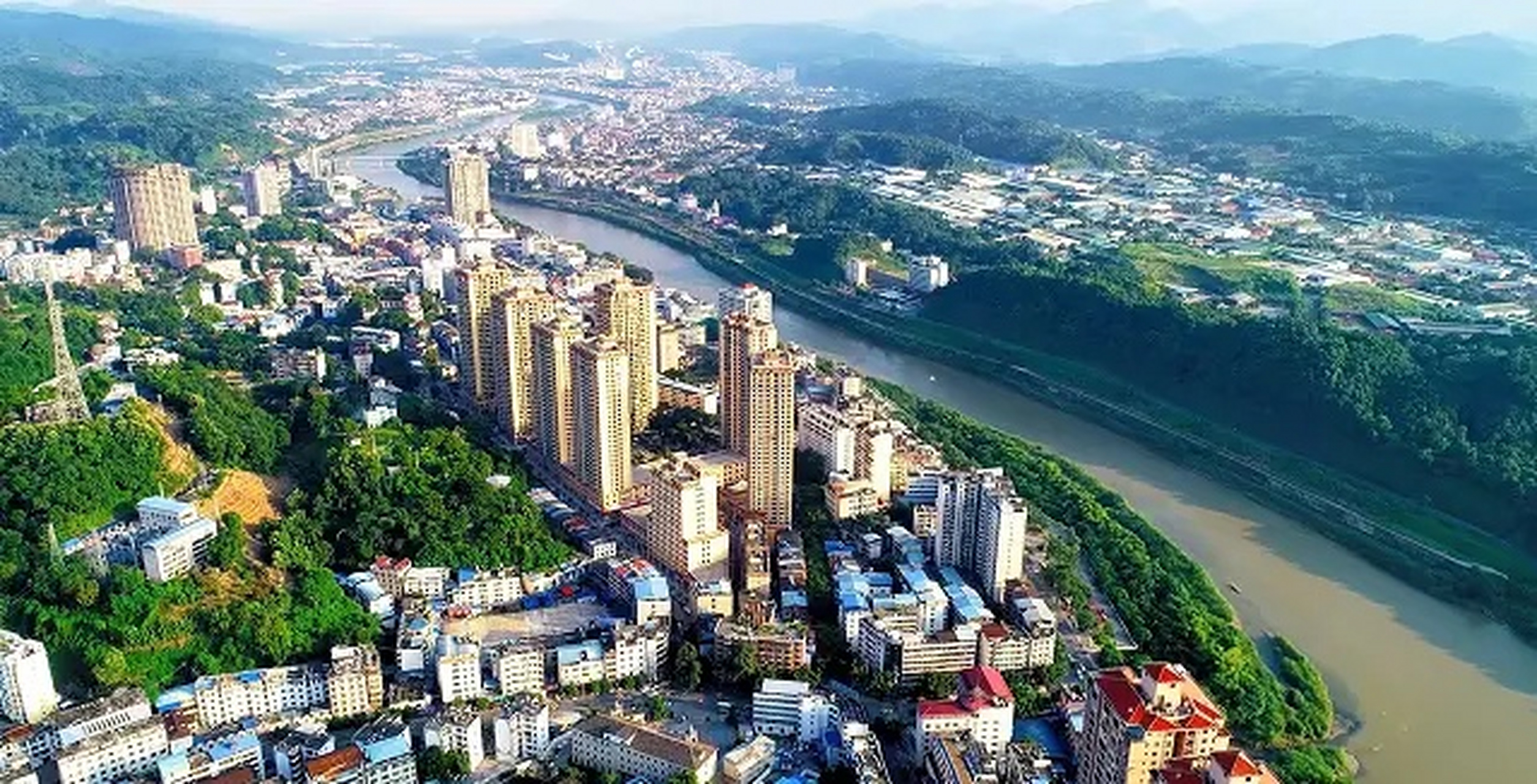 云南红河州河口县城红河与南溪河交汇处,是云南最低点,海拔仅76.