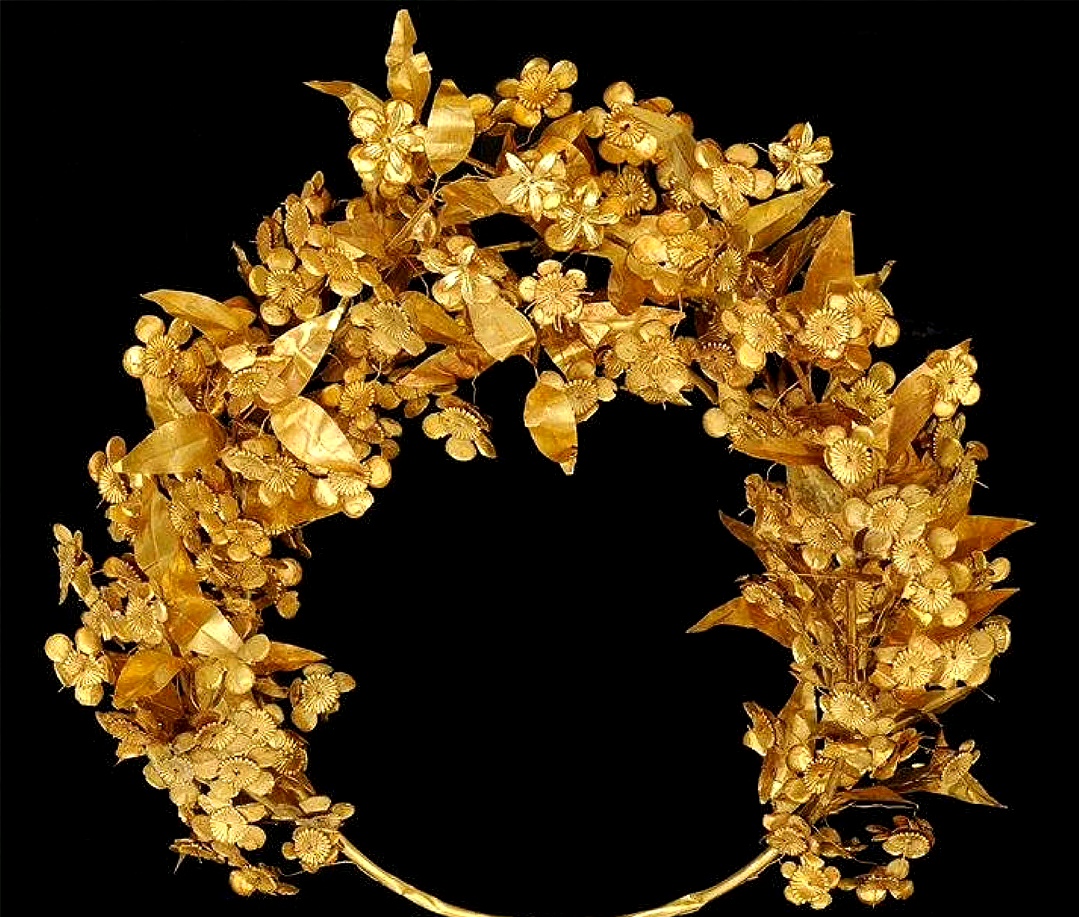 塞萨洛尼基考古博物馆收藏的金质桃金娘花冠,出土于希腊