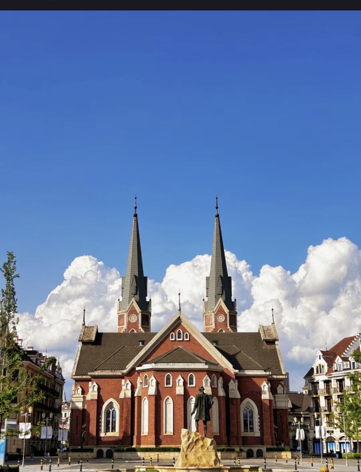 绿地卢塞恩小镇秉承欧洲瑞士卢塞恩小镇的建筑风格,是集购