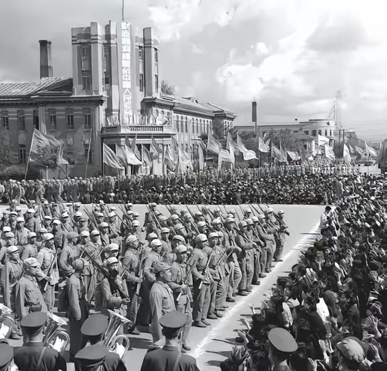 1950年11月,朝鲜战场上,志愿军展现出了强大的战斗力与不屈的决心.