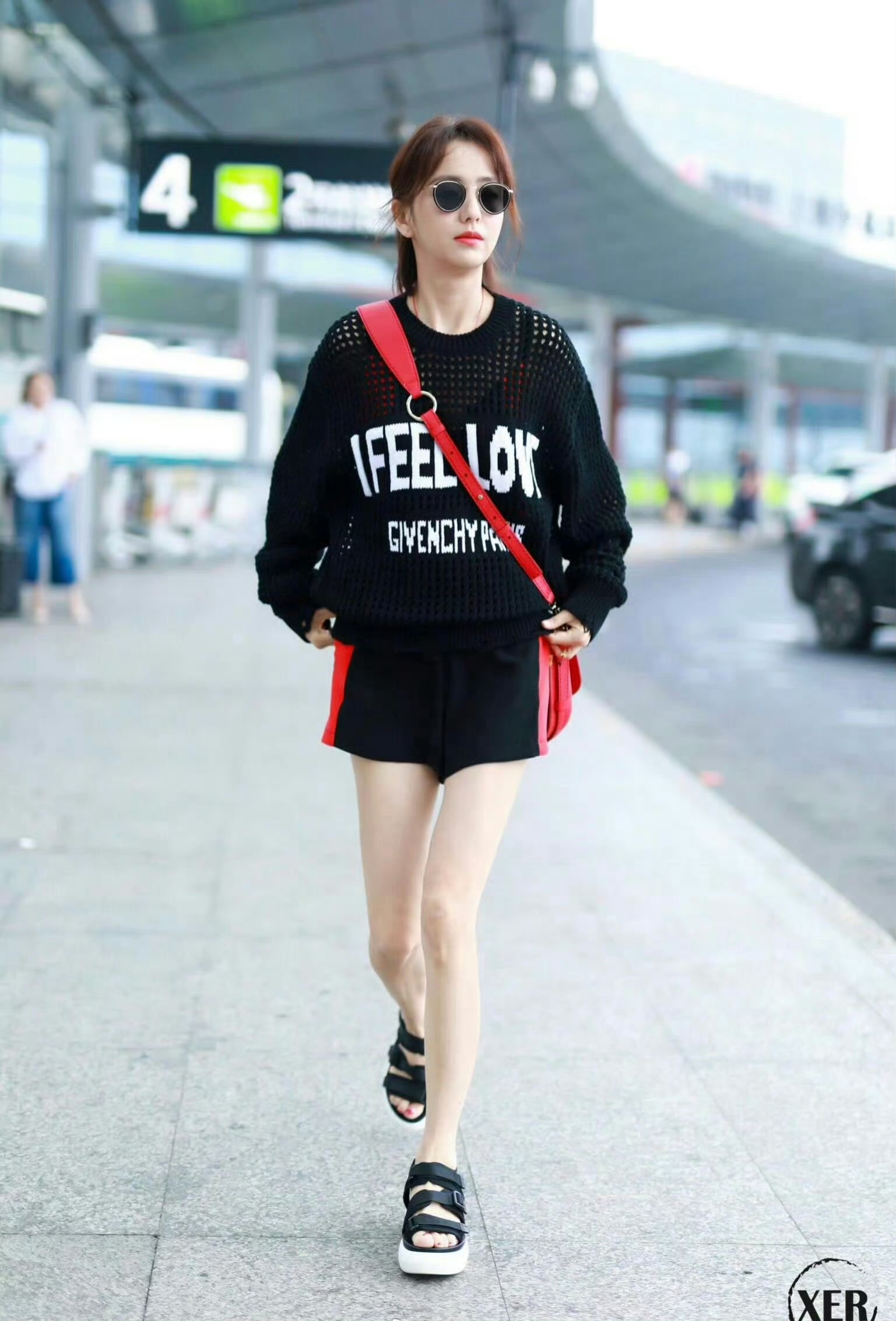 明星生图大赏# 佟丽娅机场照生图,状态超好
