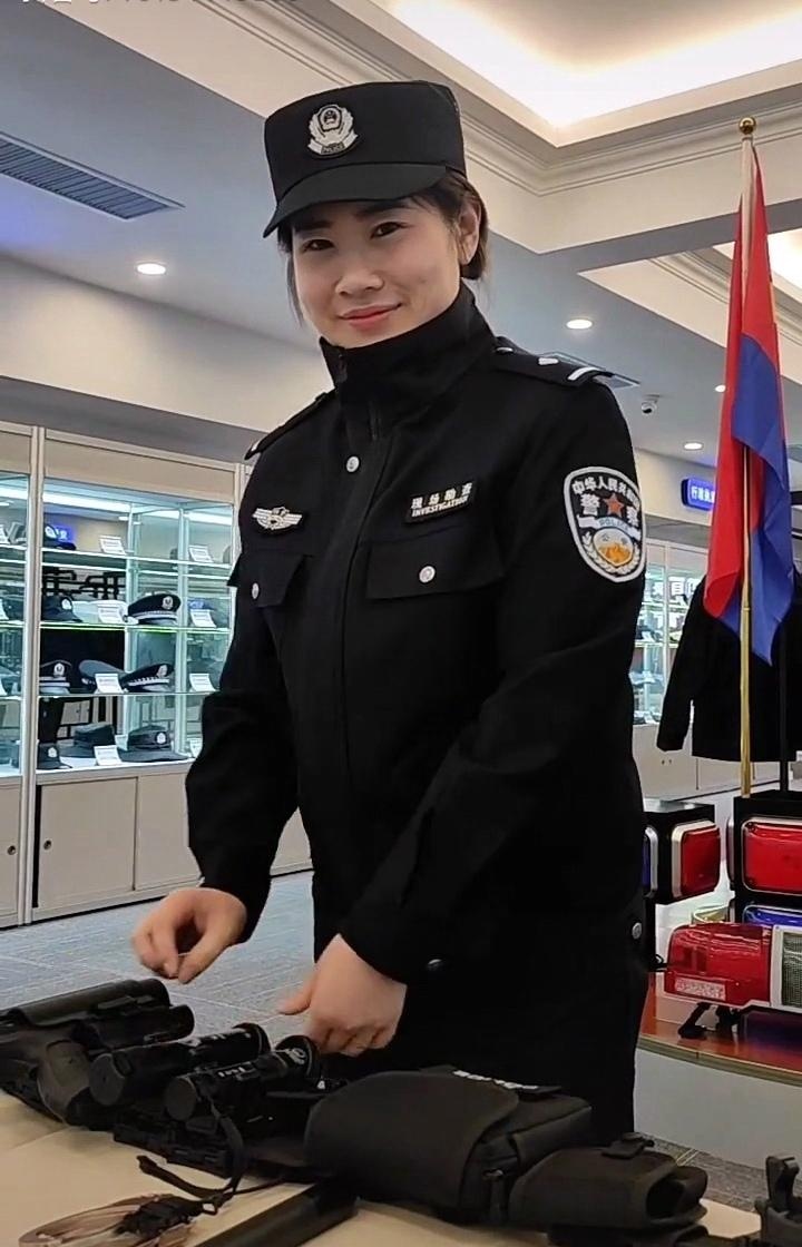 英姿飒爽女警图片