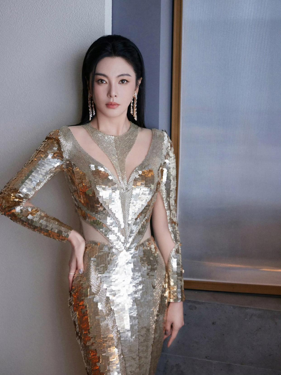张雨绮新造型闪闪发光浪漫得不行