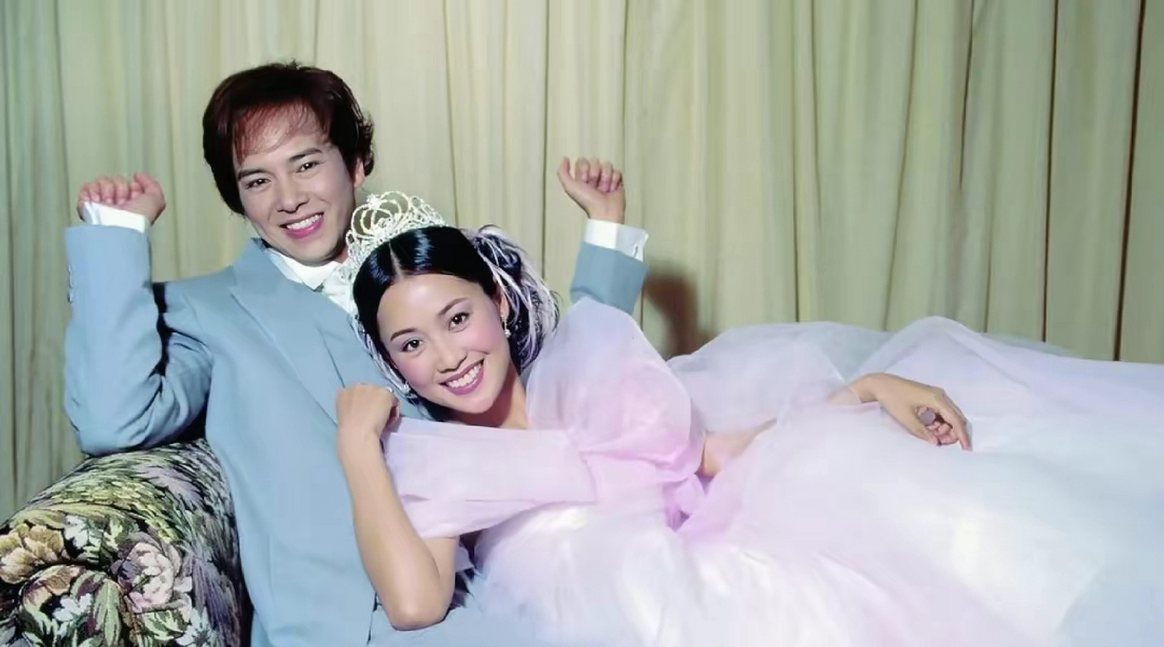 梁小冰和陈嘉辉年轻时也是俊男美女啊,如今老了他们夫妻还能一起演戏
