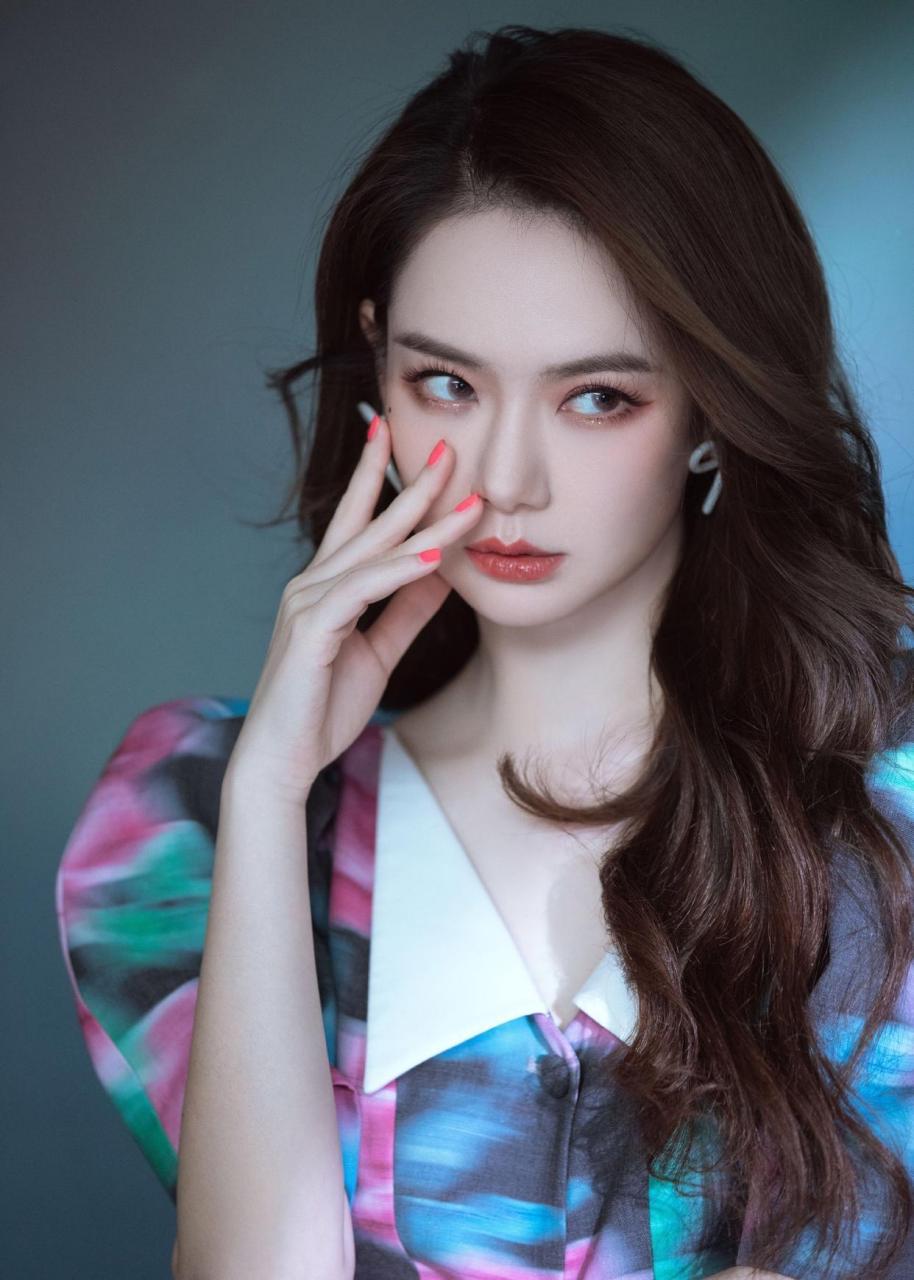 戚薇的美甲赏析