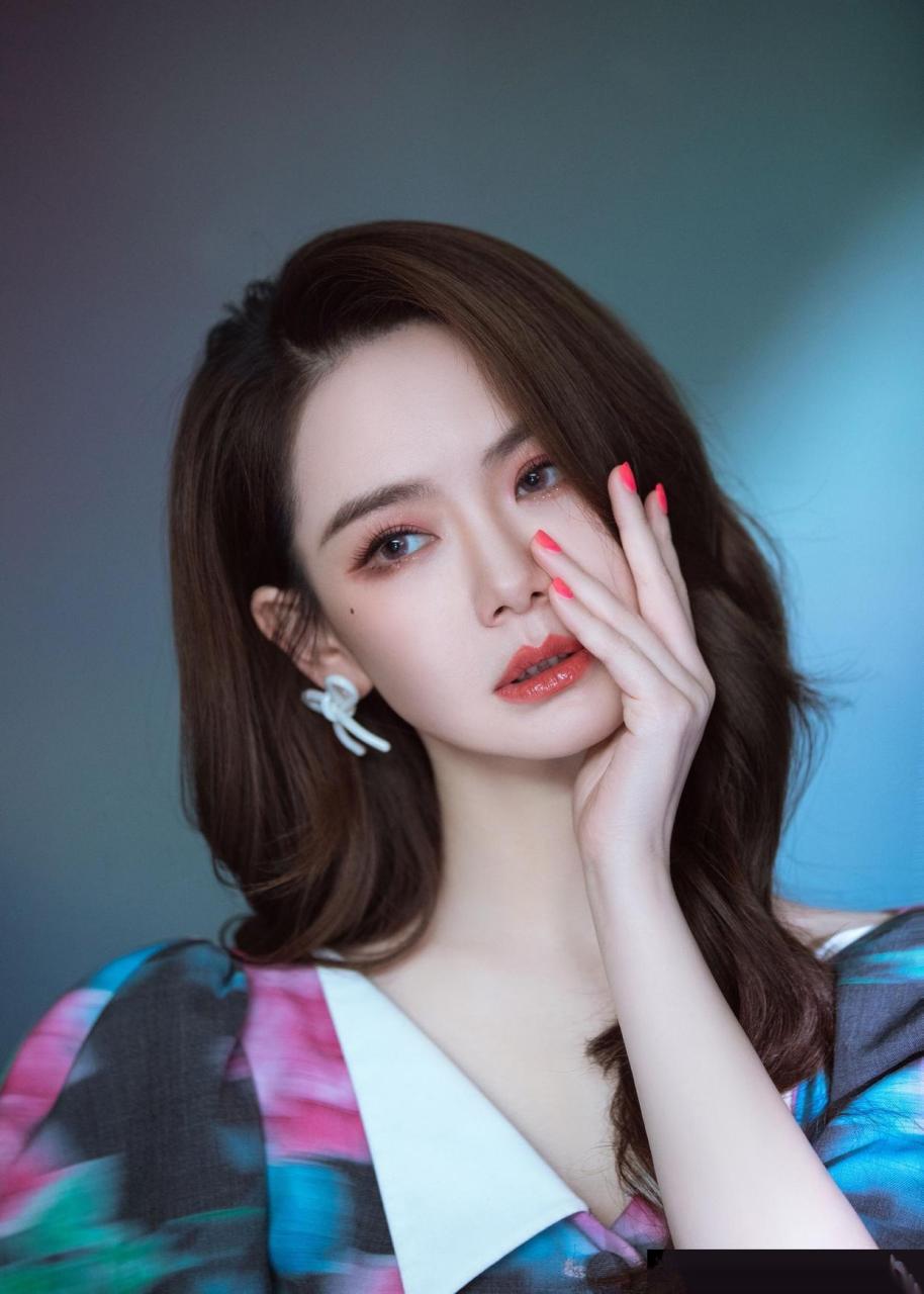 戚薇的美甲赏析