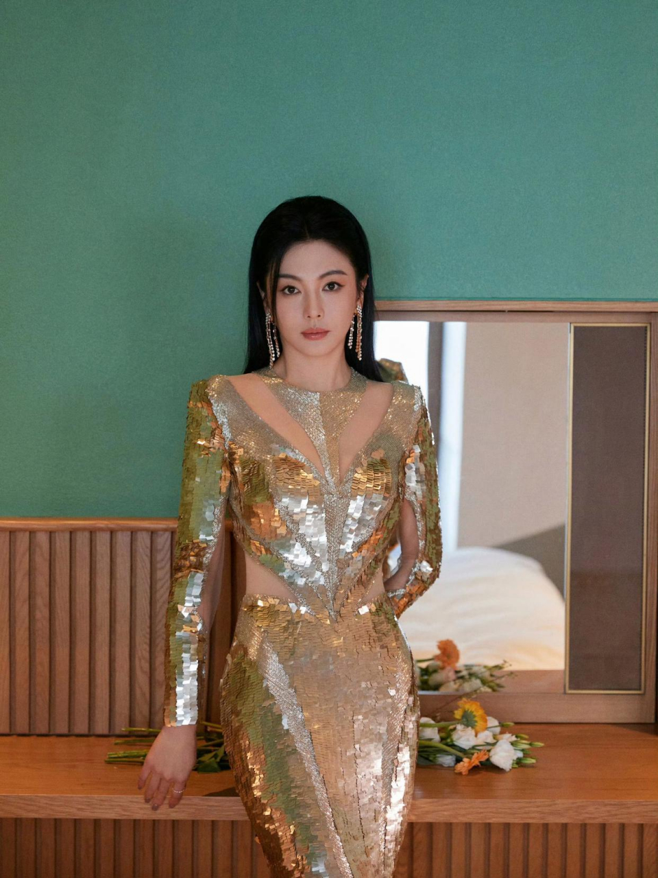 张雨绮新造型闪闪发光浪漫得不行