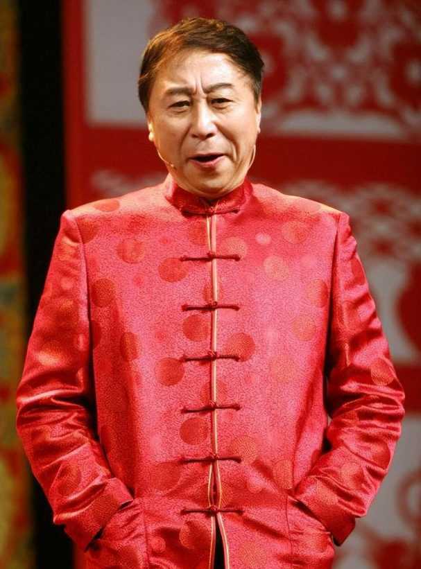 回顾:那个靠搭档冯巩一路爆红,不久被判入狱的杨松,如今怎样