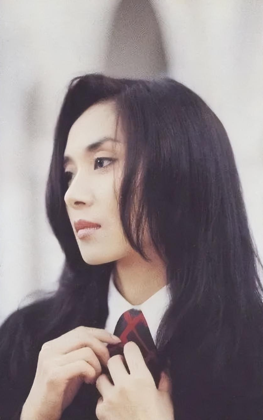 回顾邝美云:19岁当选港姐,38岁拥有百亿身家,三拒豪门60岁未婚