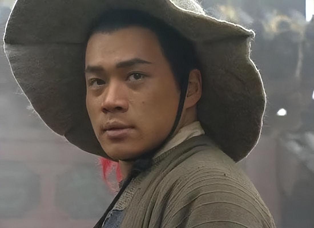 就在丁海峰沉浸在新婚之喜的时候,《水浒传》的导演张绍林正愁的茶饭