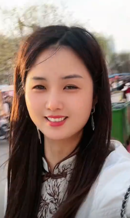 一笑倾城:热度褪去后,网红残酷的真相,在她身上表现得