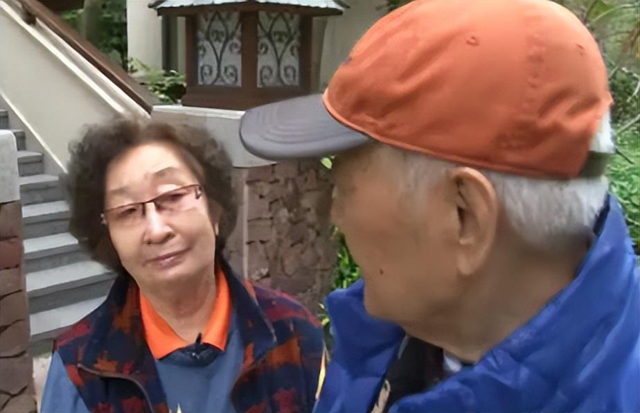 回顾老戏骨彭玉:照顾瘫痪丈夫8年,61岁丧偶,二婚嫁亡夫亲姐夫