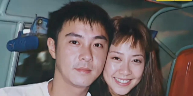 张卫健的老婆张茜算不算是美女?看看她与阿娇的合照,一目了然!
