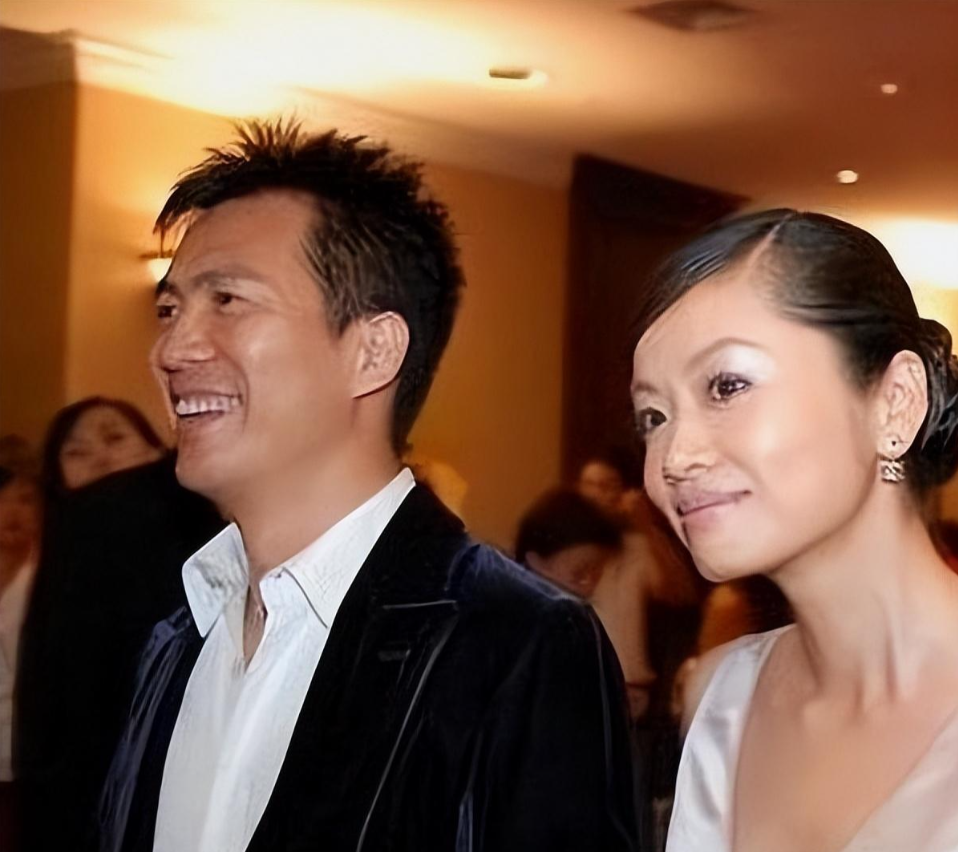 回顾凤凰卫视嫁的最好的主持曾子墨:瑞幸老板娘,曾言当二奶没错