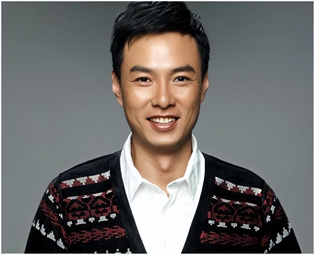 回顾因穷被女友嫌弃,一气之下娶普通女老师的朱铁,如今怎么样了