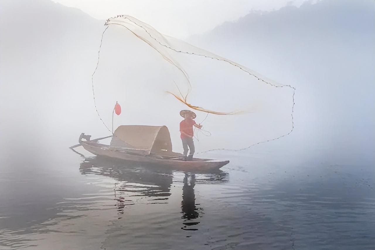 2018年,渔民发现无人游轮,船主身份成谜,船上还有鸡蛋,方便面