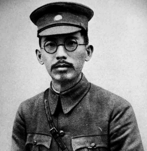 市岳阳县步仙乡五关村的一个农民家庭,家中虽不富裕但度日绰绰有余