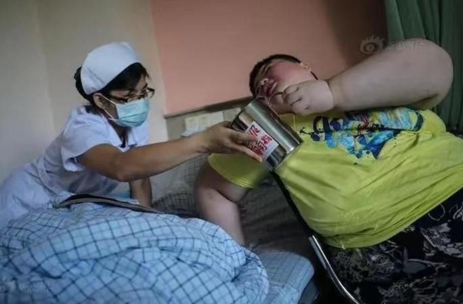 回顾超级小胖徐周磊:吃了18桶泡面死后浑身冒水,生前习惯很不好