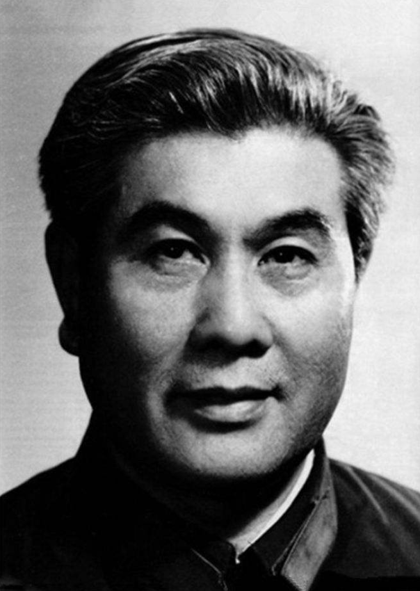 回顾八一厂男星李炎:银幕专业户,与妻子恩爱一生,70岁因病去世