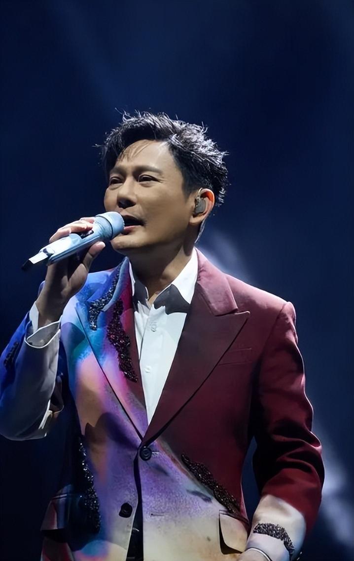 张信哲迪拜震撼开唱受各国粉丝追捧 情歌王子欣慰音乐无国界