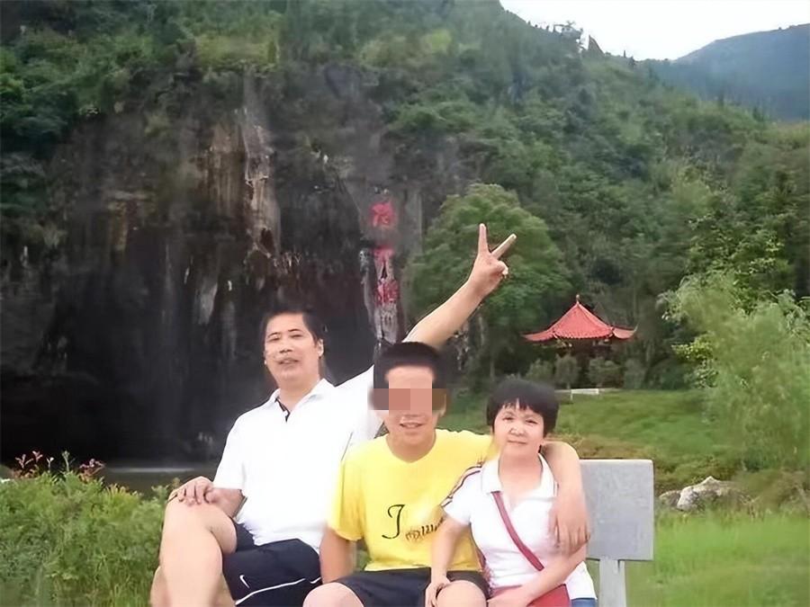 回顾1.12米袖珍妈妈:改变命运冒险生子,儿子14岁就考上西安交大