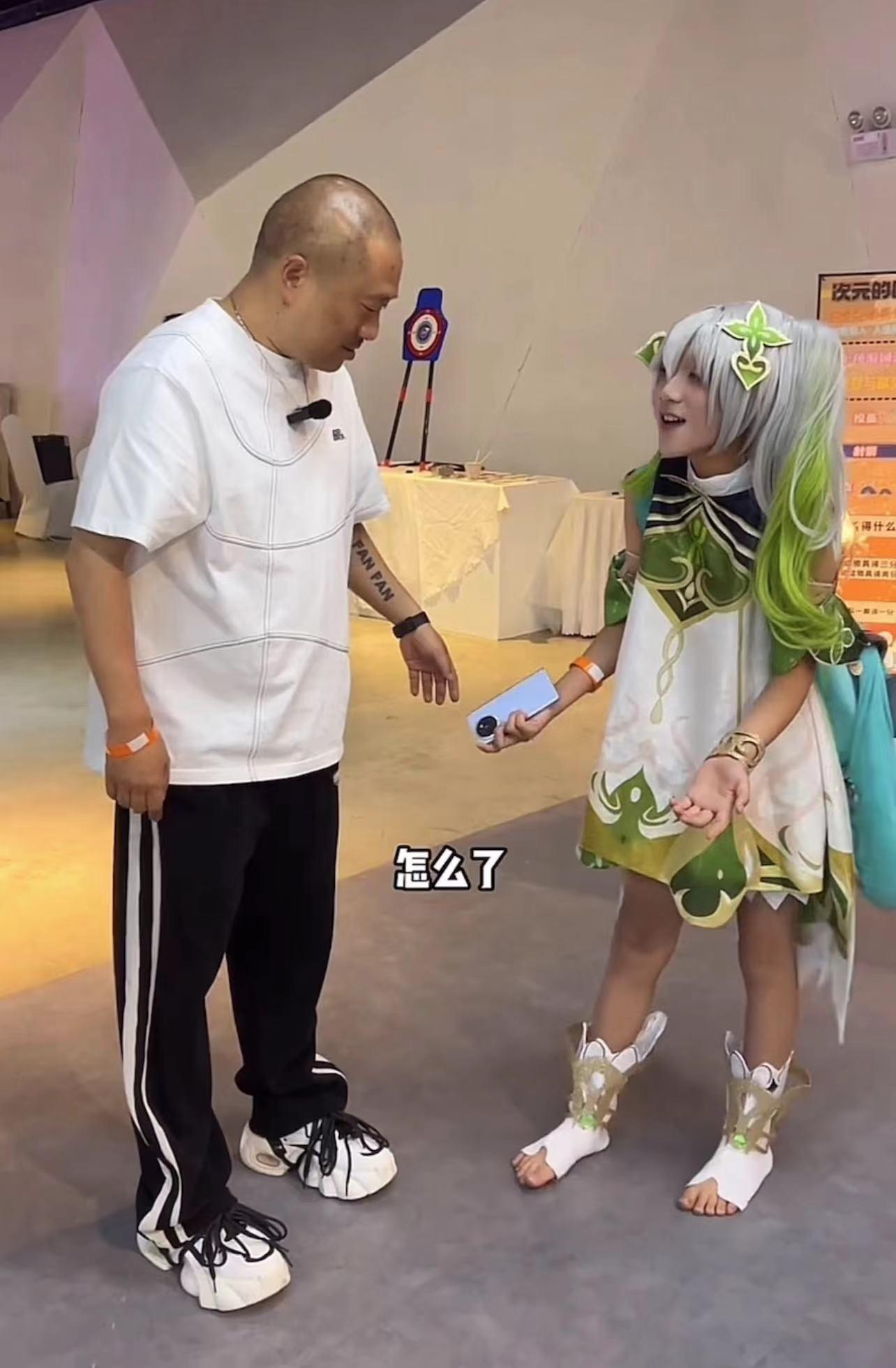 扎心了!儿子漫展男扮女装,老爸崩溃,评论区炸锅