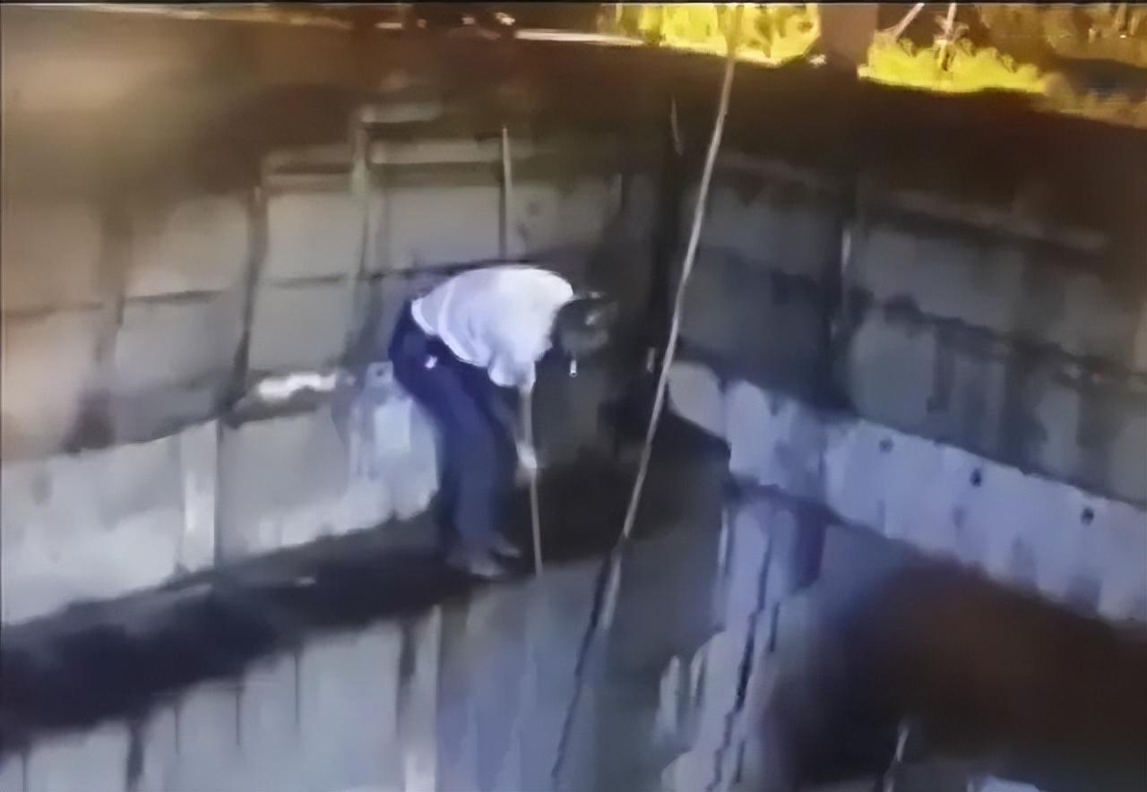桥底的神秘女人
