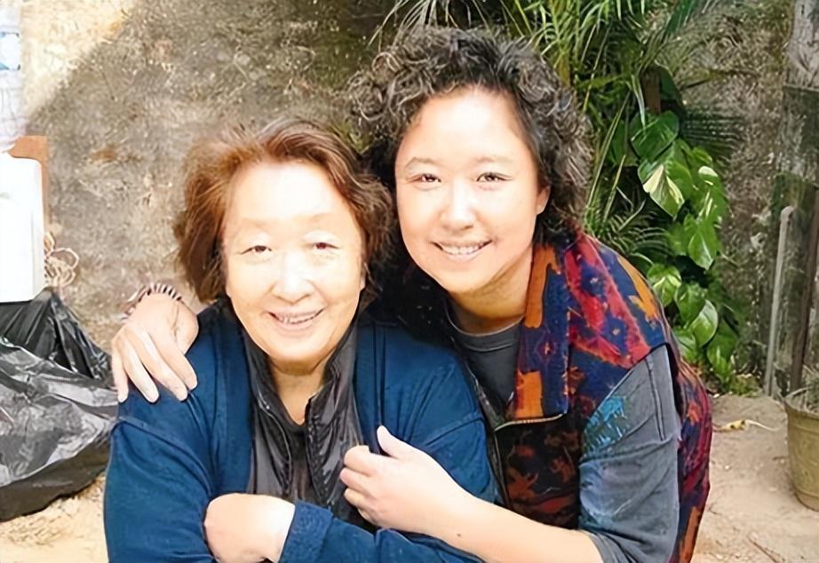 回顾老戏骨彭玉:照顾瘫痪丈夫8年,61岁丧偶,二婚嫁亡夫亲姐夫