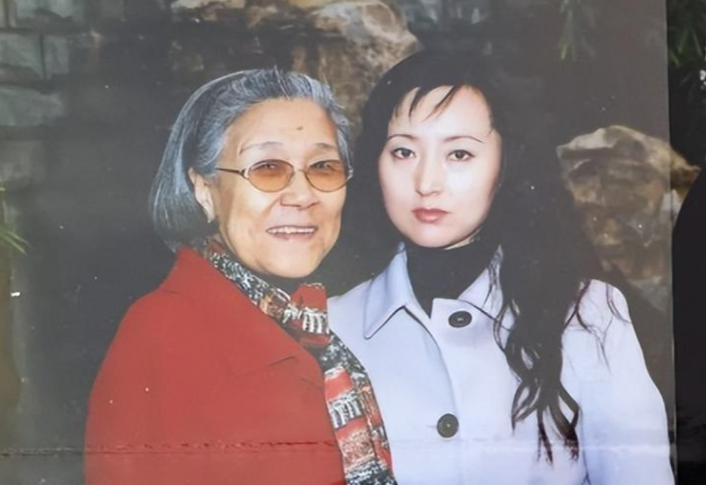 回顾戏骨沙玉华:不追求名利,低调嫁圈外丈夫,晚年生活